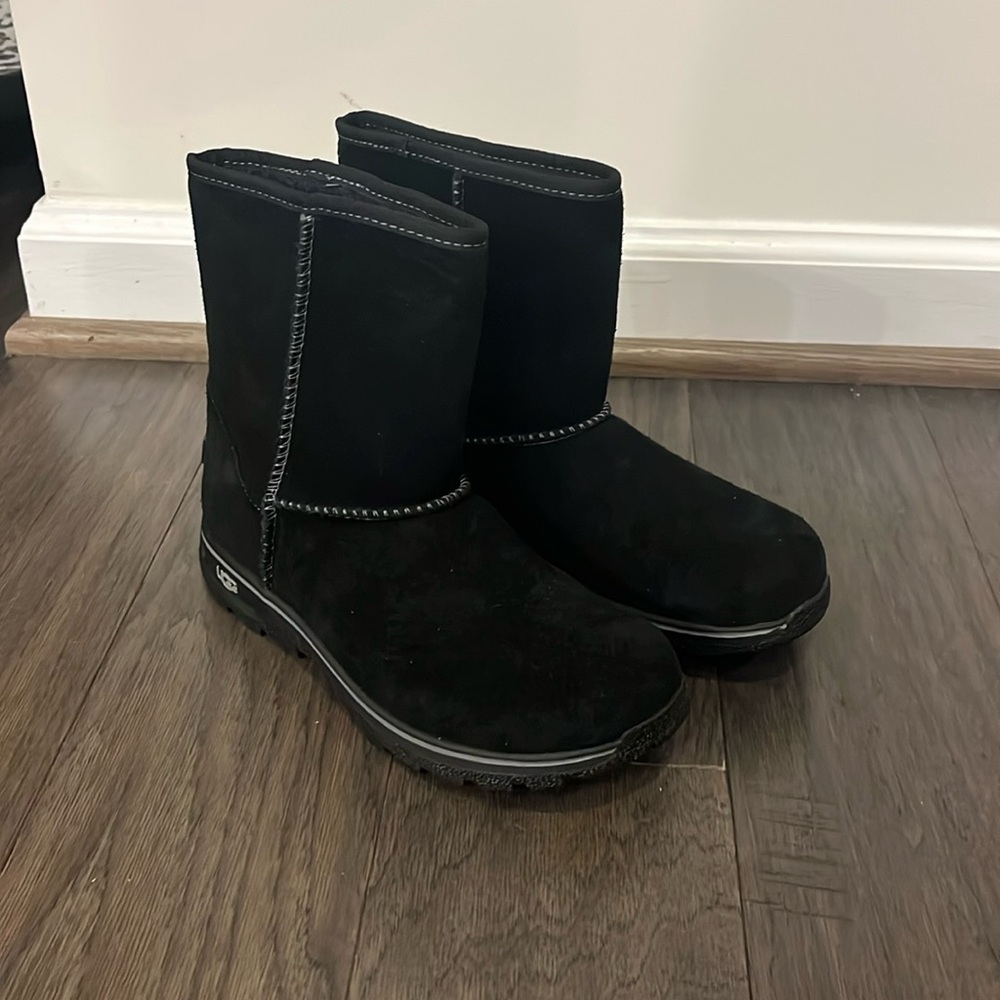 Ugg Australia K Lynden Youth Boots waterproof black suede new Girls Size 4